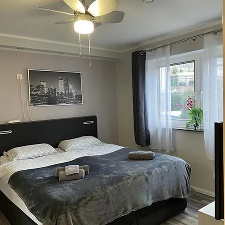 Hotel Ferienwohnung Grafschaft Mit Balkon